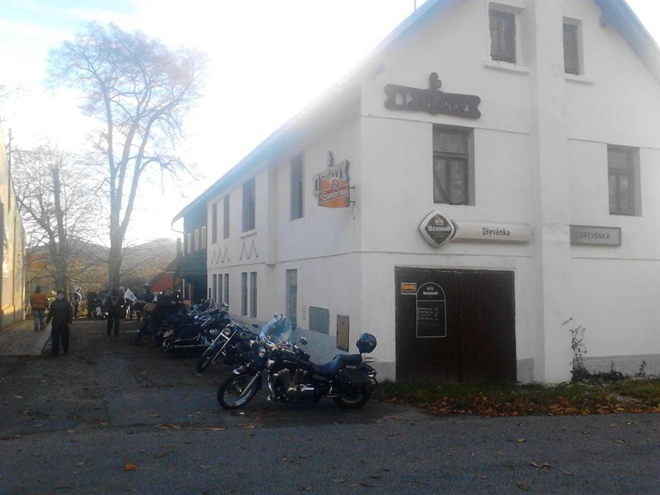 Drevenka Hotel Provodin Bagian luar foto