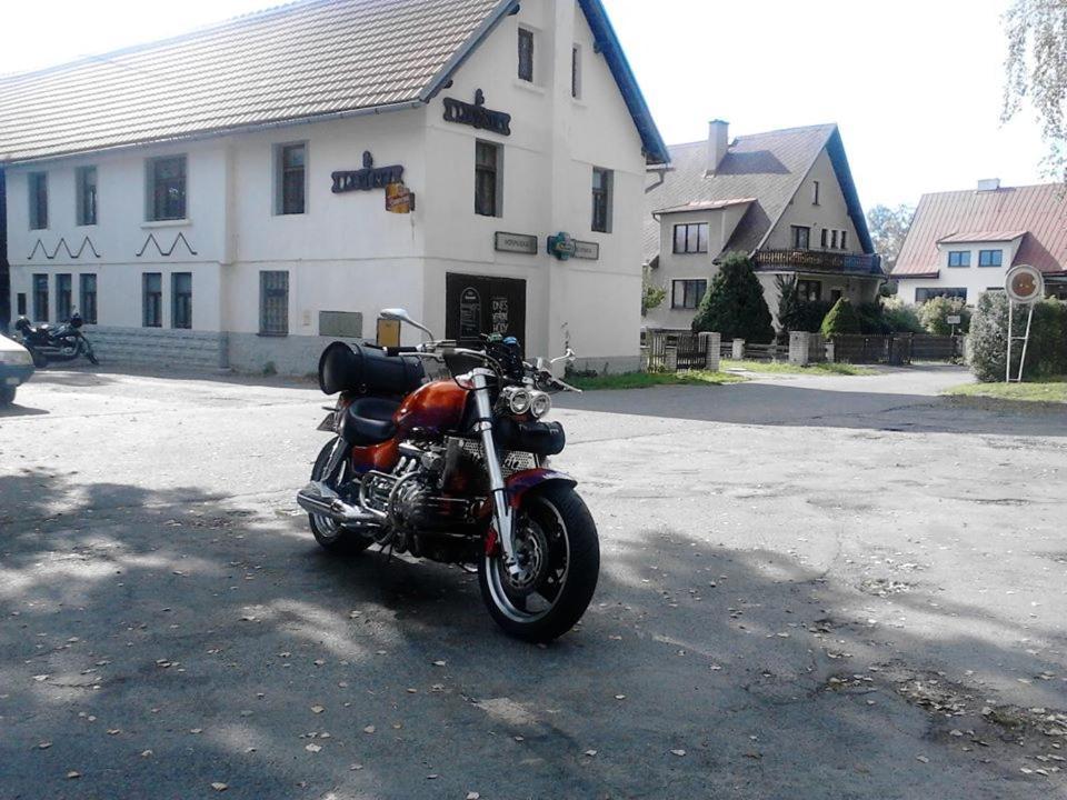 Drevenka Hotel Provodin Bagian luar foto