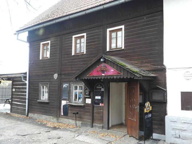 Drevenka Hotel Provodin Bagian luar foto