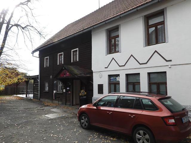 Drevenka Hotel Provodin Bagian luar foto