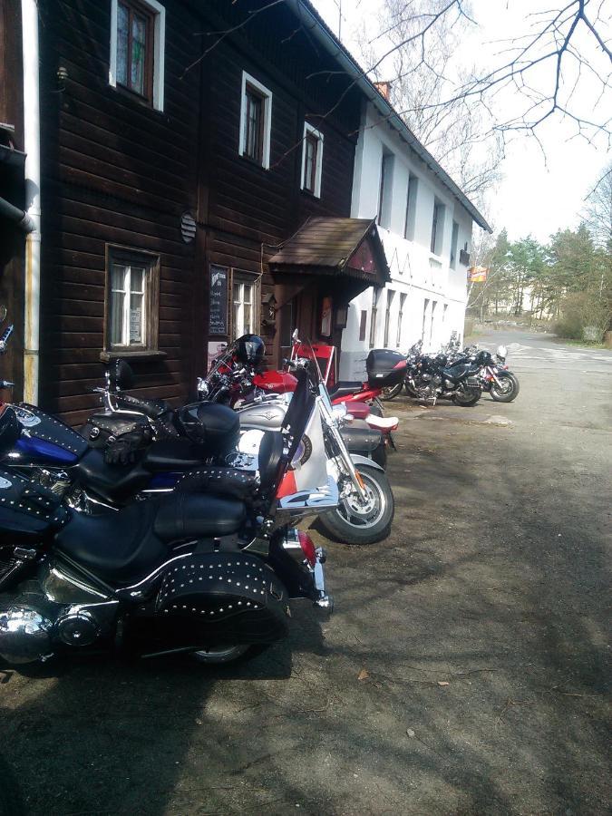 Drevenka Hotel Provodin Bagian luar foto