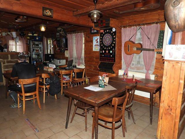 Drevenka Hotel Provodin Bagian luar foto