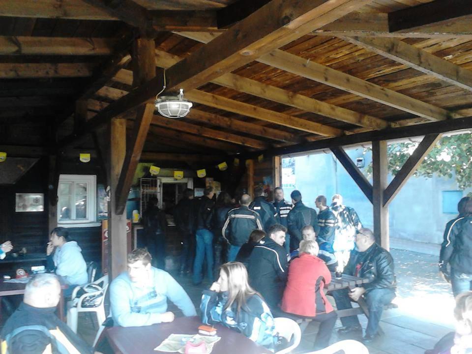 Drevenka Hotel Provodin Bagian luar foto