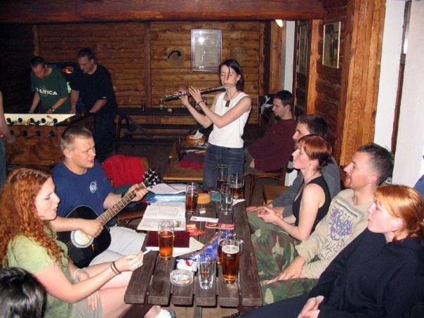 Drevenka Hotel Provodin Bagian luar foto