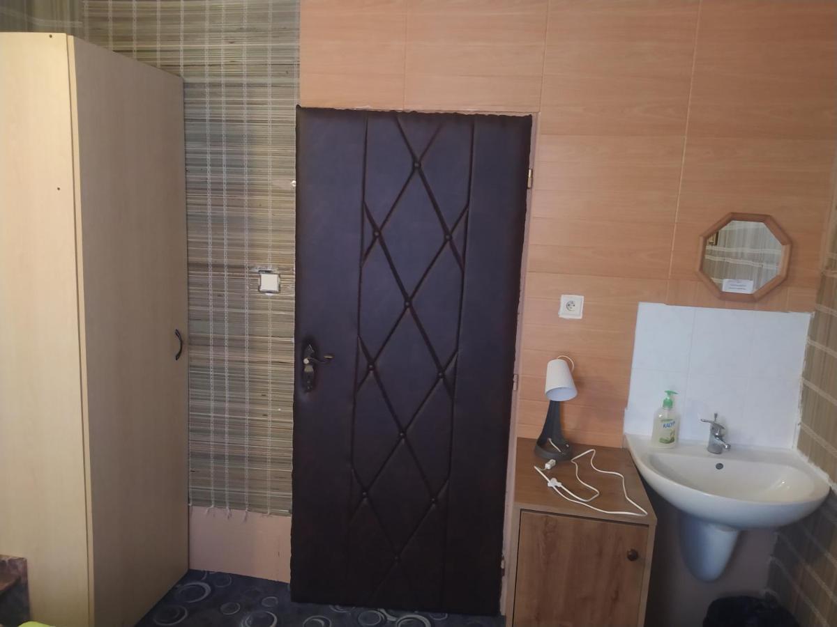 Drevenka Hotel Provodin Bagian luar foto