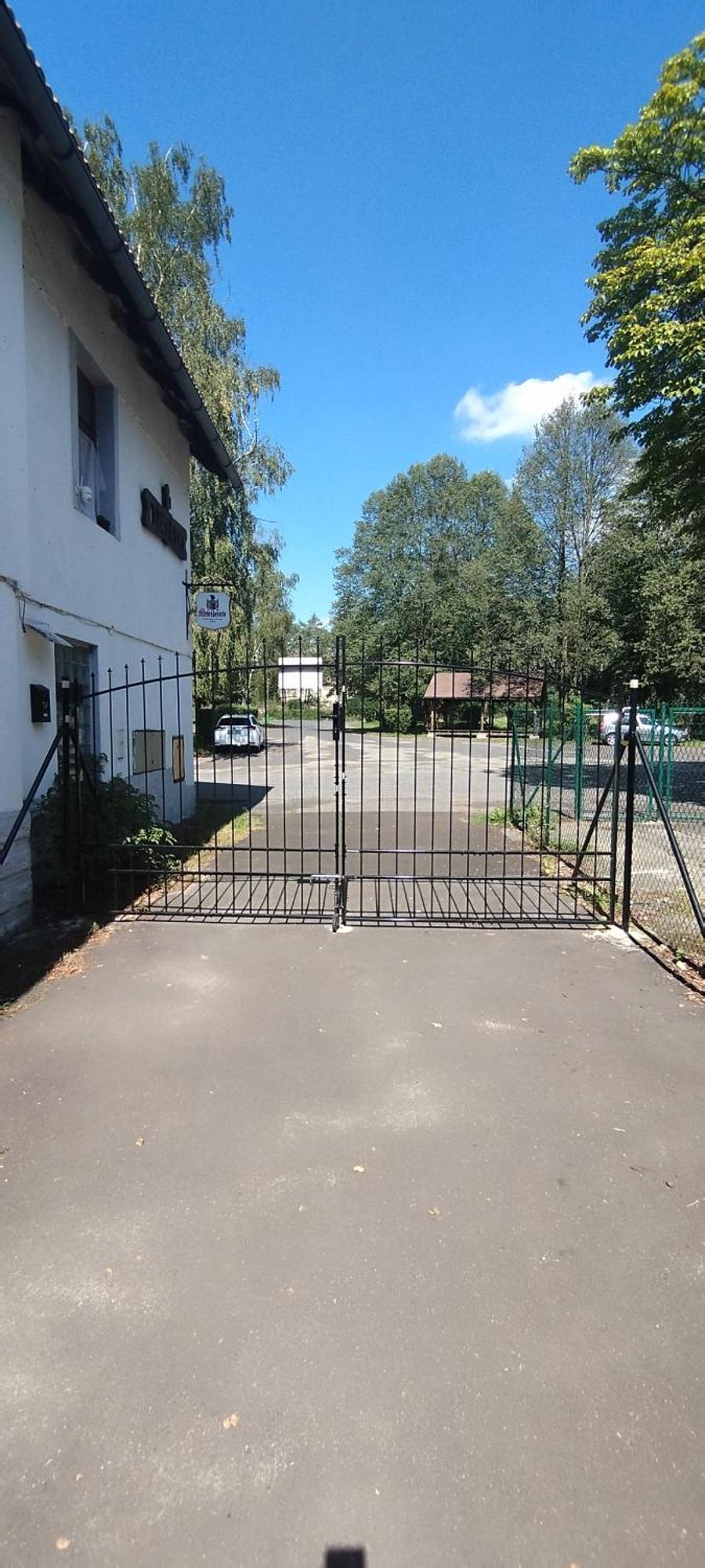 Drevenka Hotel Provodin Bagian luar foto